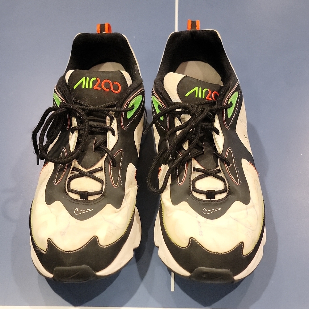 Men's Black and White Athletic Shoes - AirMAX 200